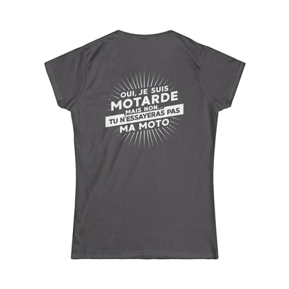 Oui, je suis motarde mais non... tu n'essayeras pas ma moto