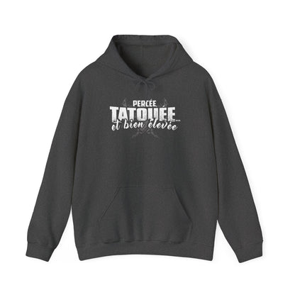 Percée, tatouée et bien élevée