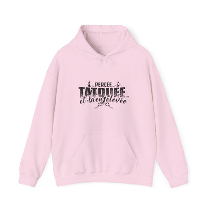 Percée, tatouée et bien élevée