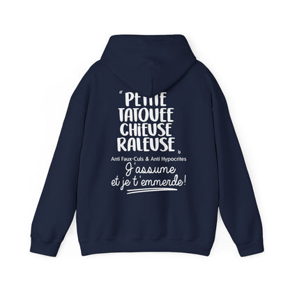 Petite, tatouée, chieuse, râleuse, anti faux-culs & anti hypocrites et j'assume