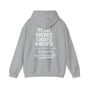 Petite, tatouée, chieuse, râleuse, anti faux-culs & anti hypocrites et j'assume
