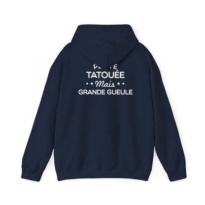 Petite tatouée mais grande gueule