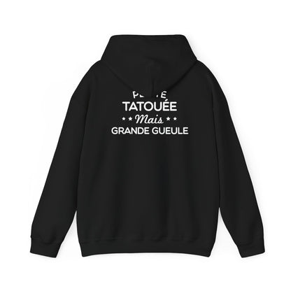 Petite tatouée mais grande gueule