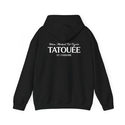 Râleuse, attachiante, sale caractère, tatouée et j'assume