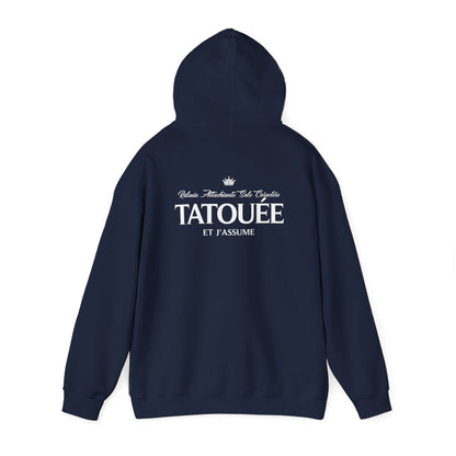 Râleuse, attachiante, sale caractère, tatouée et j'assume