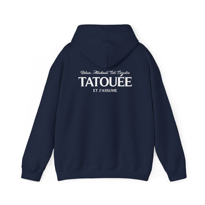 Râleuse, attachiante, sale caractère, tatouée et j'assume