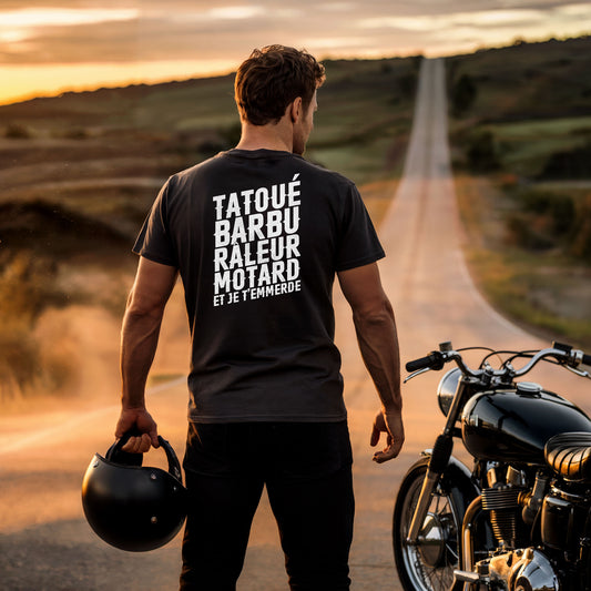 Tatoué barbu râleur motard