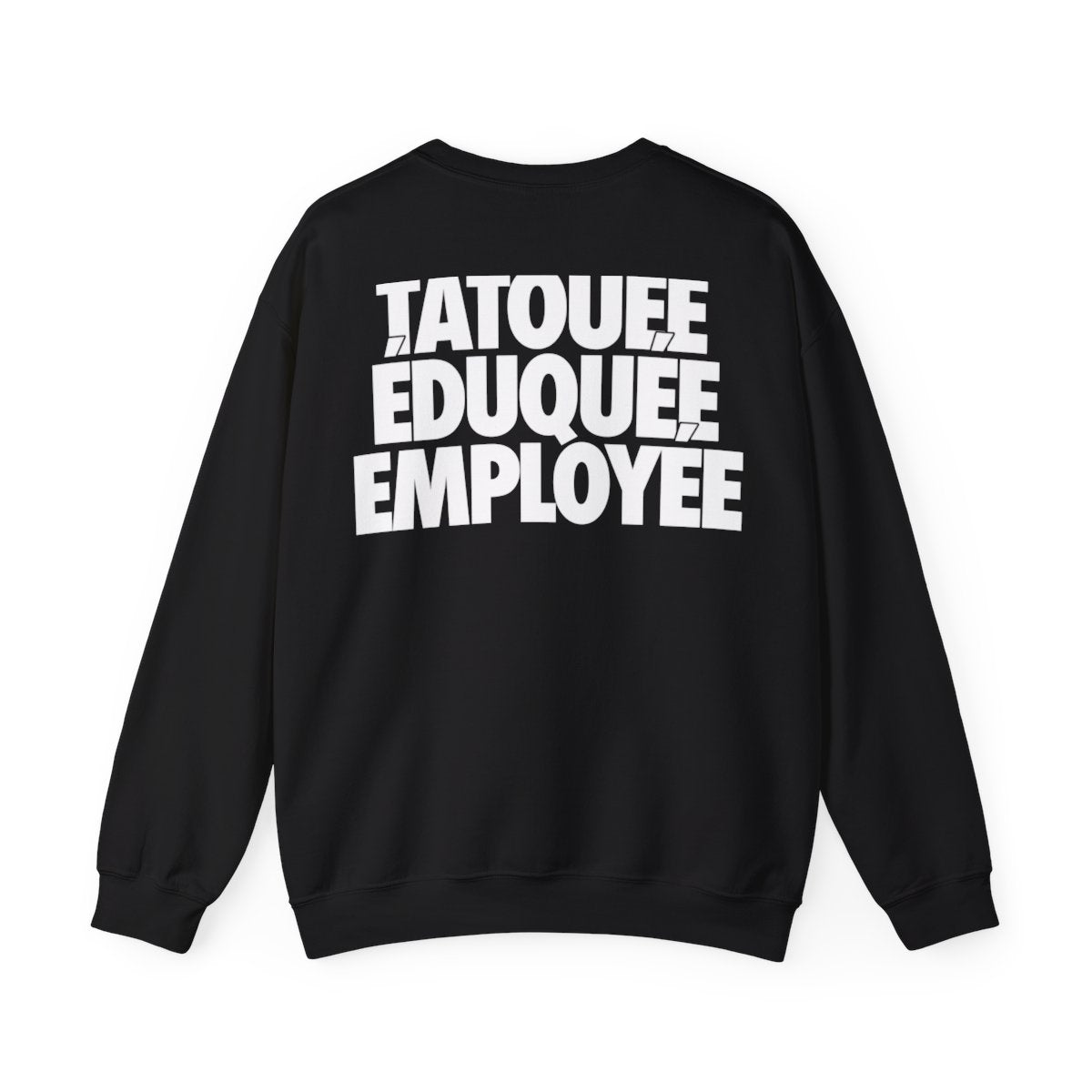 Tatouée éduquée employée