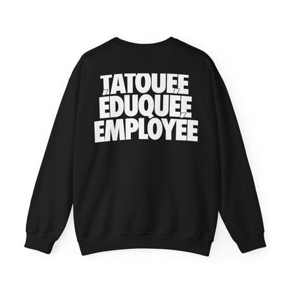Tatouée éduquée employée