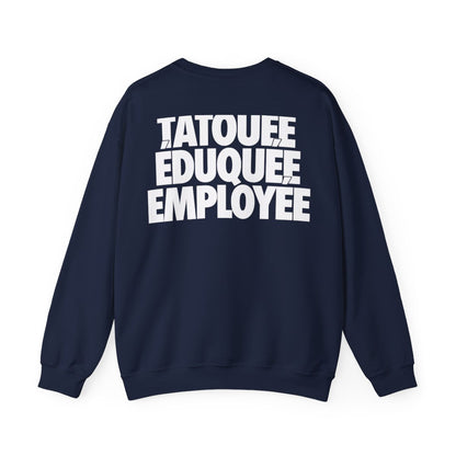 Tatouée éduquée employée
