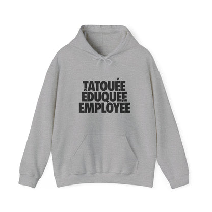 Tatouée éduquée employée