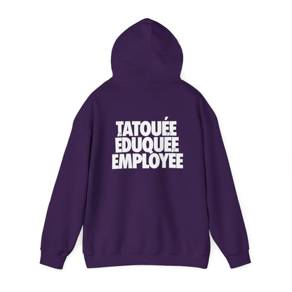 Tatouée éduquée employée