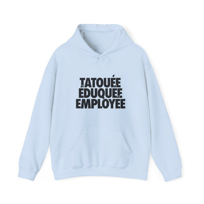 Tatouée éduquée employée