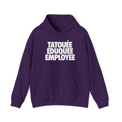 Tatouée éduquée employée