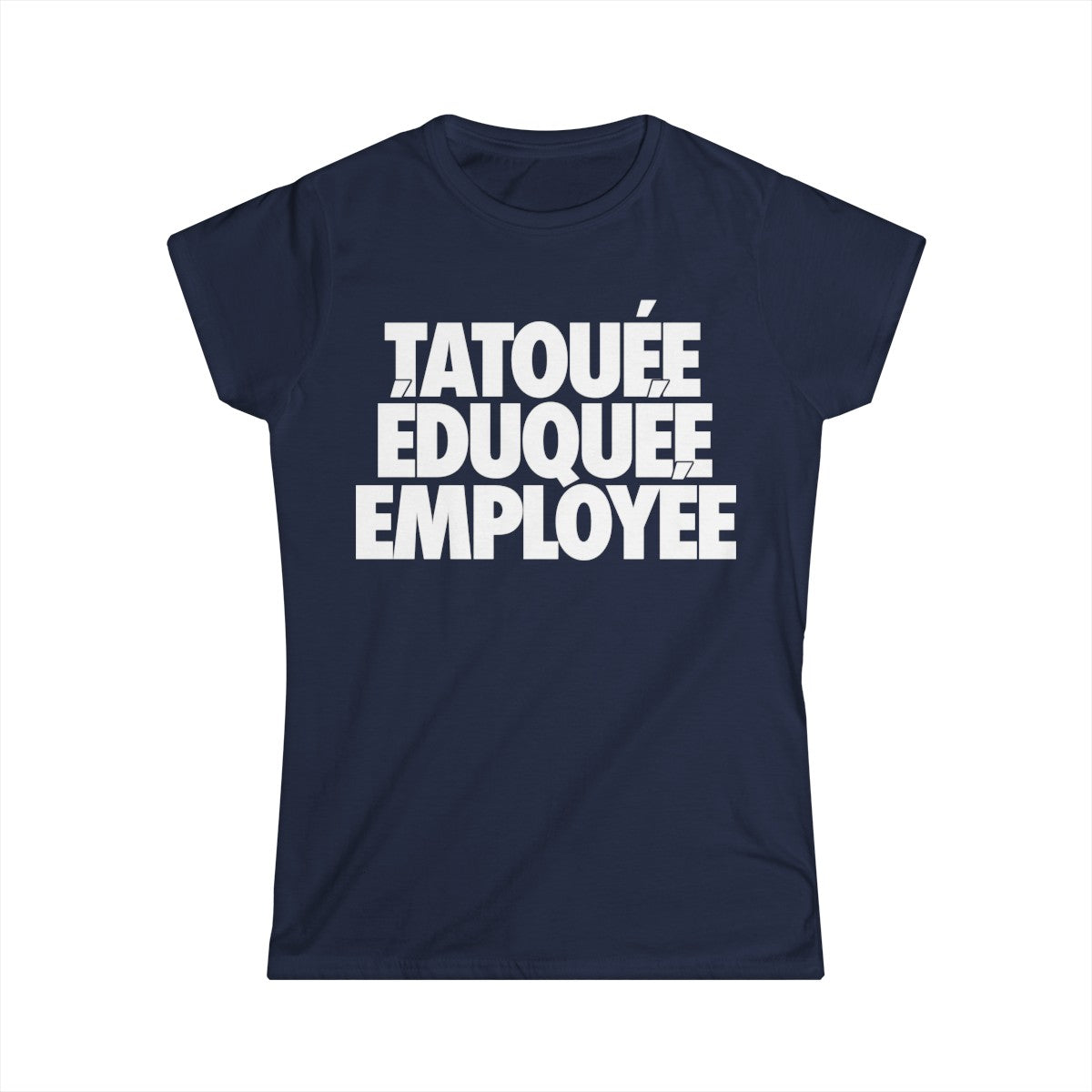 Tatouée éduquée employée
