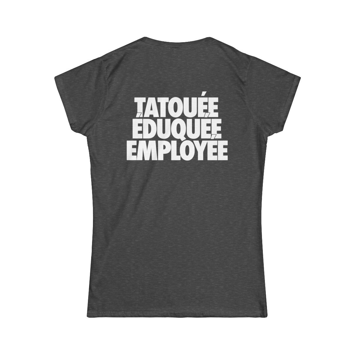 Tatouée éduquée employée