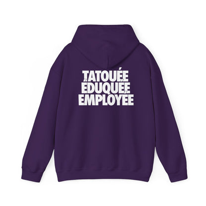 Tatouée éduquée employée