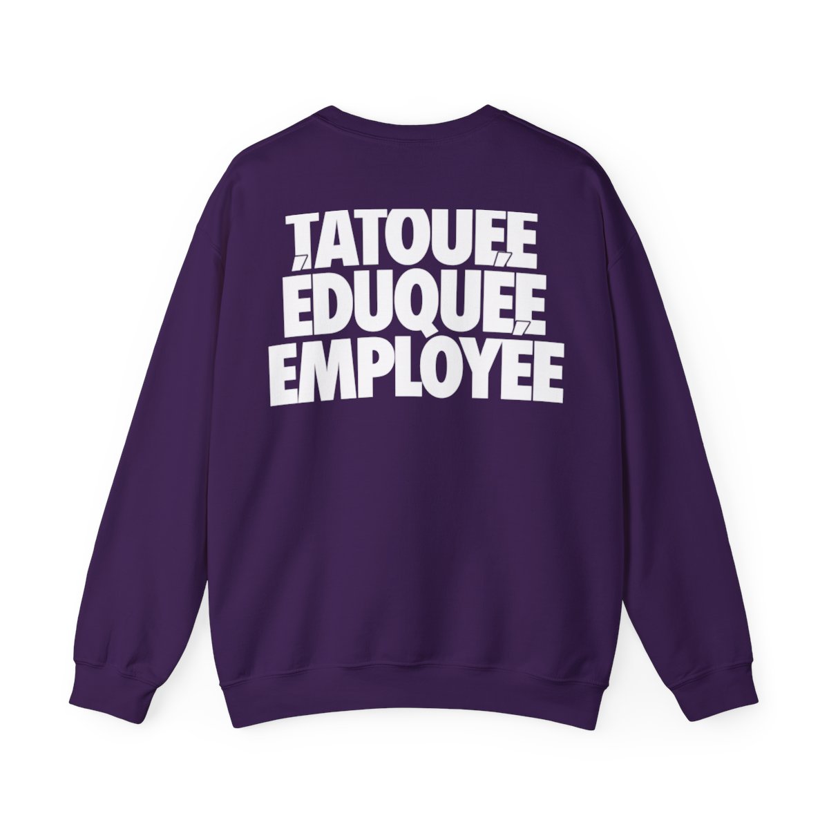 Tatouée éduquée employée