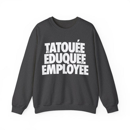 Tatouée éduquée employée