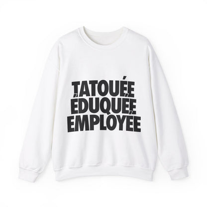 Tatouée éduquée employée