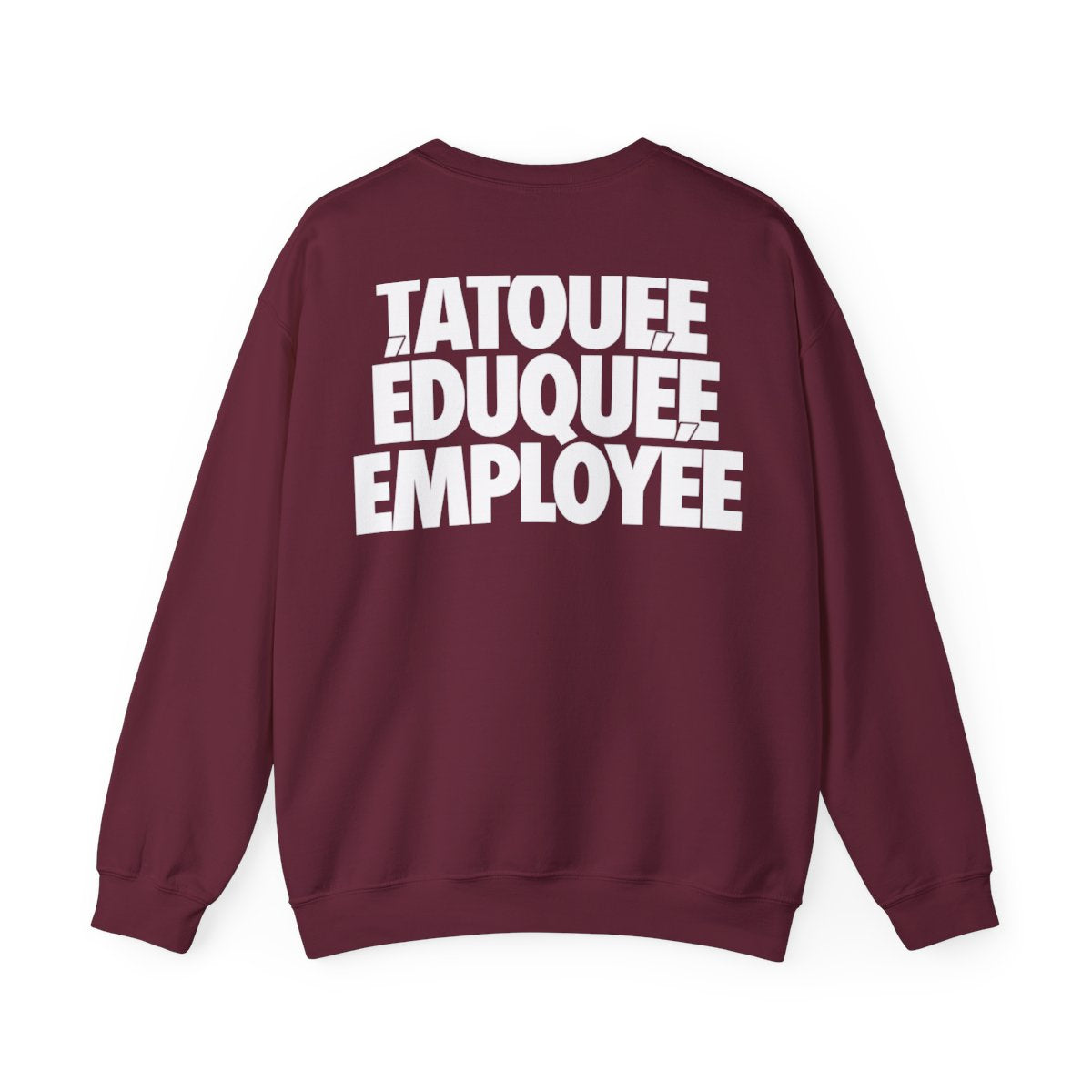 Tatouée éduquée employée