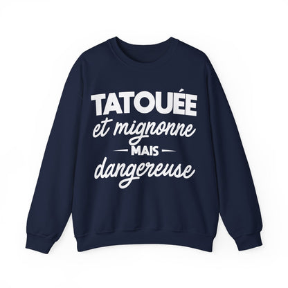 Tatouée et mignonne mais dangereuse