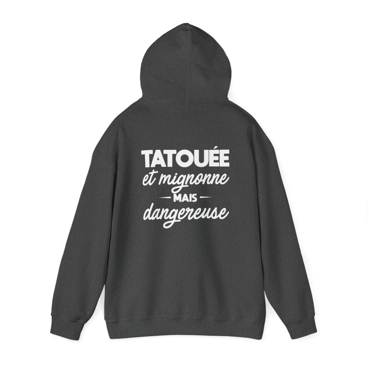 Tatouée et mignonne mais dangereuse