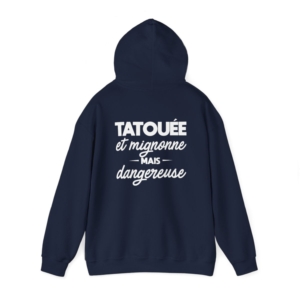 Tatouée et mignonne mais dangereuse