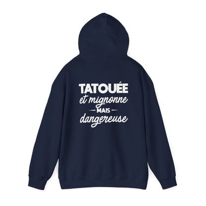 Tatouée et mignonne mais dangereuse