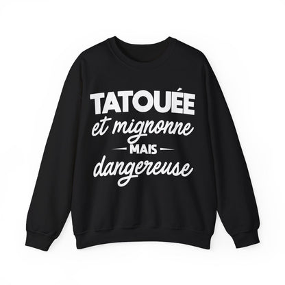 Tatouée et mignonne mais dangereuse