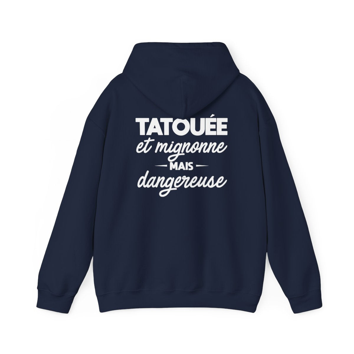 Tatouée et mignonne mais dangereuse