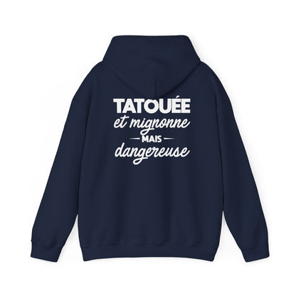 Tatouée et mignonne mais dangereuse