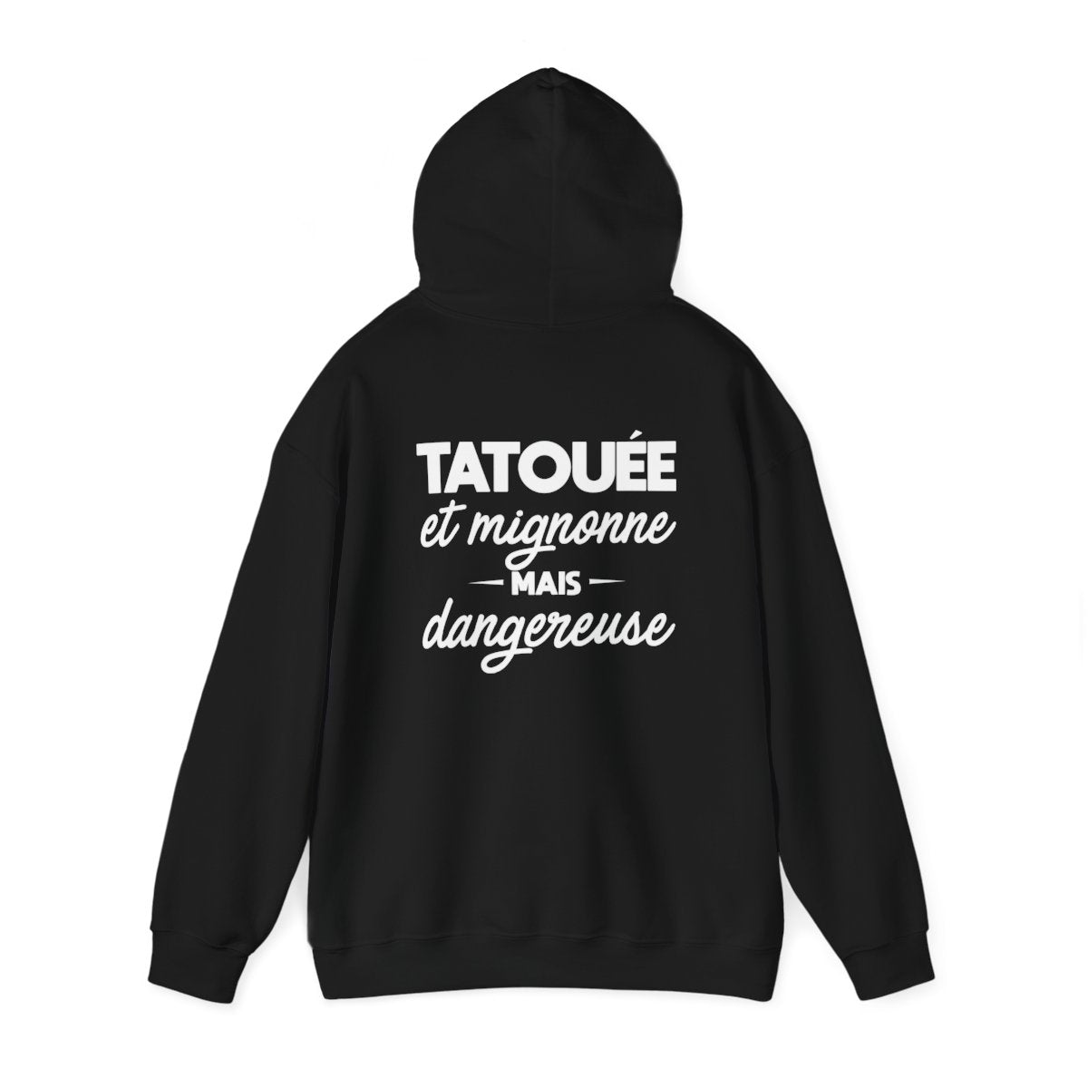 Tatouée et mignonne mais dangereuse