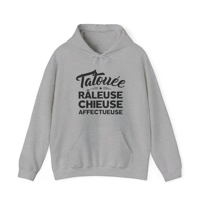 Tatouée, râleuse, chieuse, affectueuse