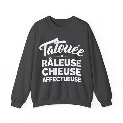 Tatouée, râleuse, chieuse, affectueuse