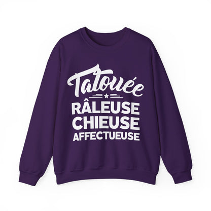 Tatouée, râleuse, chieuse, affectueuse