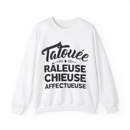 Tatouée, râleuse, chieuse, affectueuse