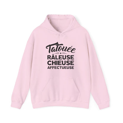 Tatouée, râleuse, chieuse, affectueuse