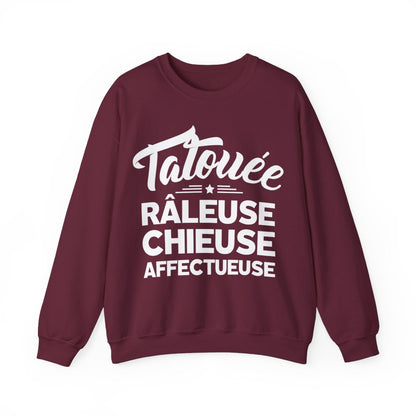 Tatouée, râleuse, chieuse, affectueuse