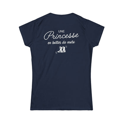 Une princesse en bottes de moto